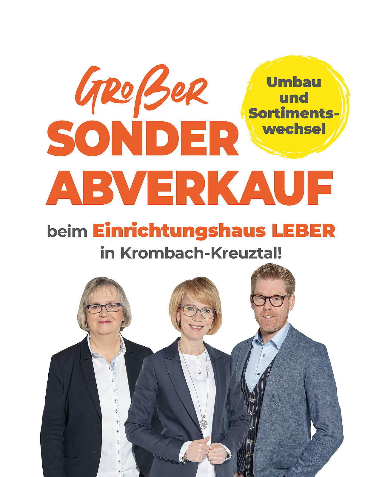 Drei Personen in Businesskleidung vor weißem Hintergrund unter Text zu Sonderabverkauf und Umbau beim Einrichtungshaus Leber in Krombach-Kreuztal