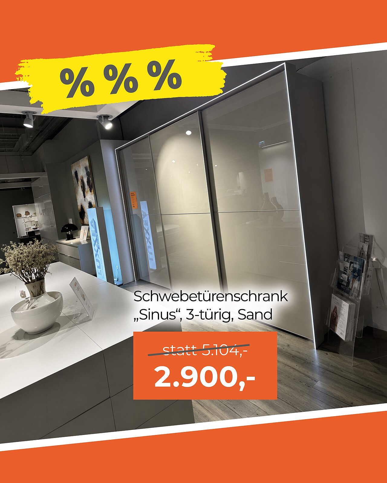 Moderner dreitüriger Schwebetürenschrank in Sandfarbe