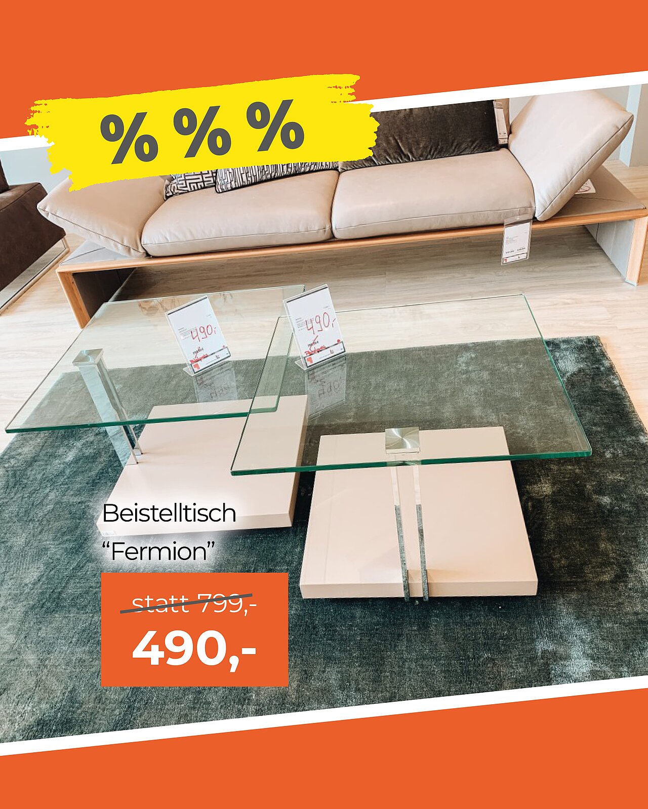 Beistelltisch mit zwei Glasplatten und hellen Holzfüßen